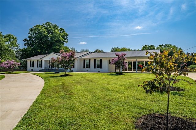 1448 Baker Ln, Lawrenceburg, TN 38464