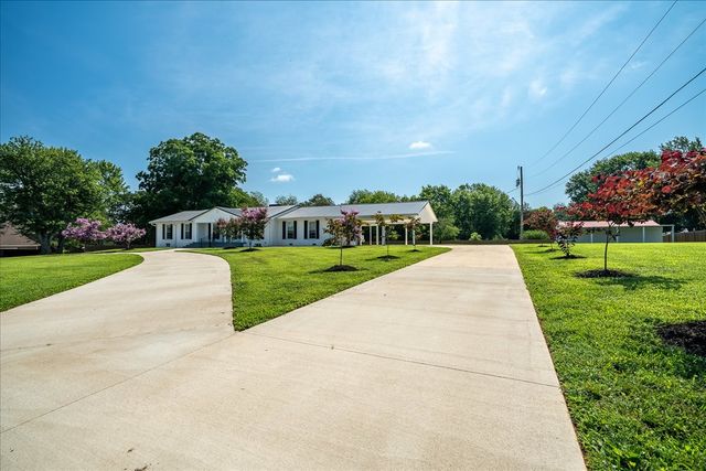 1448 Baker Ln, Lawrenceburg, TN 38464