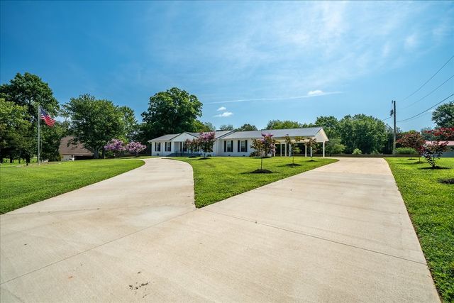 1448 Baker Ln, Lawrenceburg, TN 38464