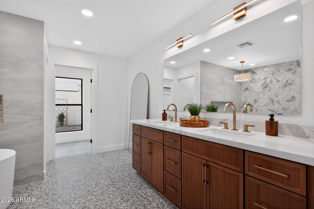 7369 E KRALL Street, Scottsdale, AZ 85250