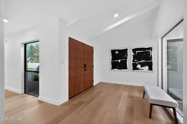 7369 E KRALL Street, Scottsdale, AZ 85250