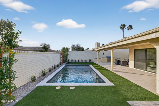 7369 E KRALL Street, Scottsdale, AZ 85250