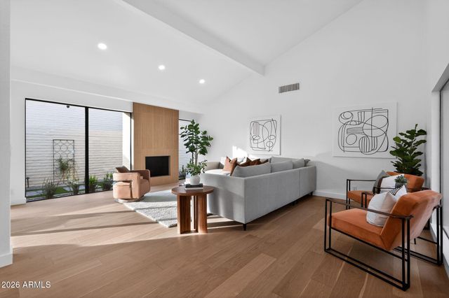 7369 E KRALL Street, Scottsdale, AZ 85250