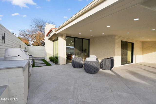 7369 E KRALL Street, Scottsdale, AZ 85250