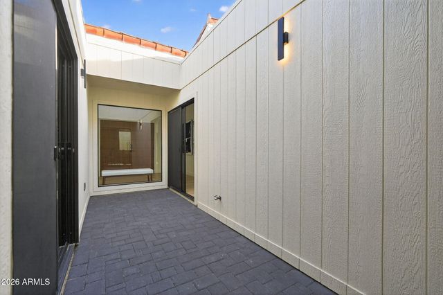 7369 E KRALL Street, Scottsdale, AZ 85250