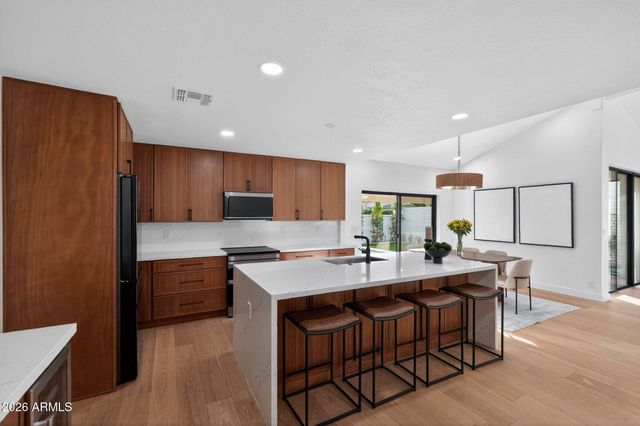 7369 E KRALL Street, Scottsdale, AZ 85250