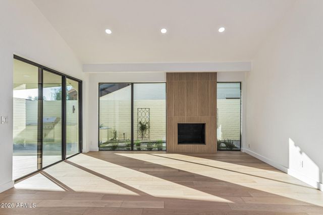 7369 E KRALL Street, Scottsdale, AZ 85250