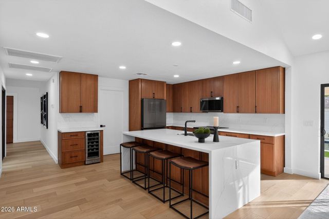 7369 E KRALL Street, Scottsdale, AZ 85250