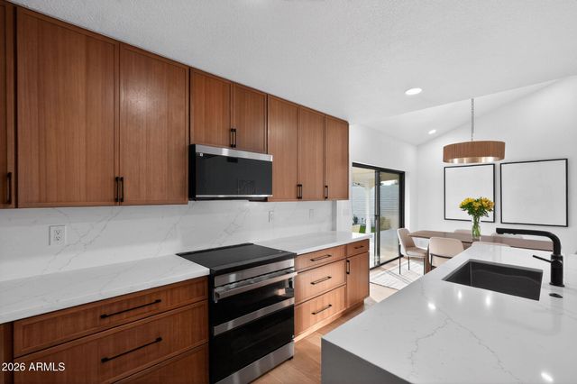 7369 E KRALL Street, Scottsdale, AZ 85250