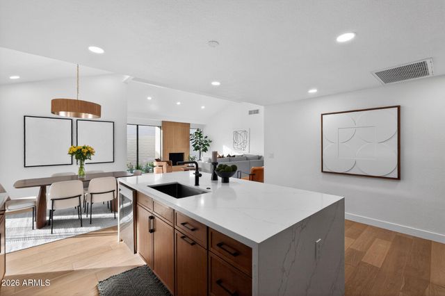 7369 E KRALL Street, Scottsdale, AZ 85250