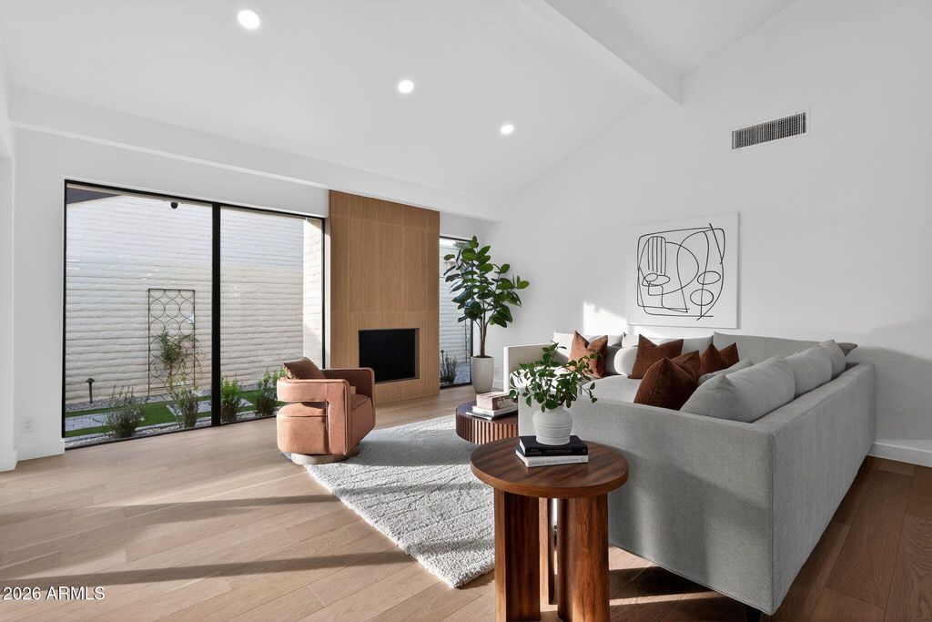 7369 E KRALL Street, Scottsdale, AZ 85250