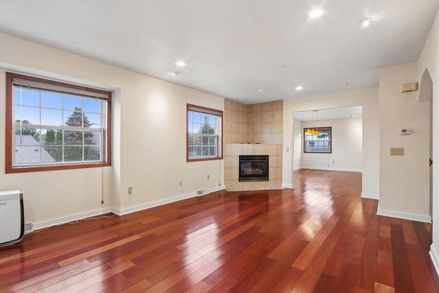 325 Kristin COURT W, Brookfield, WI 53045