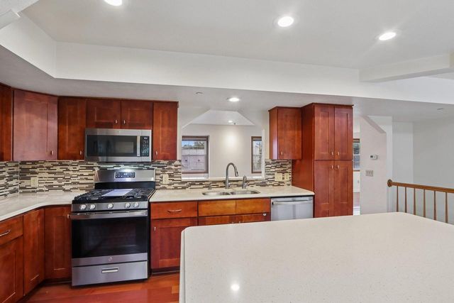 325 Kristin COURT W, Brookfield, WI 53045