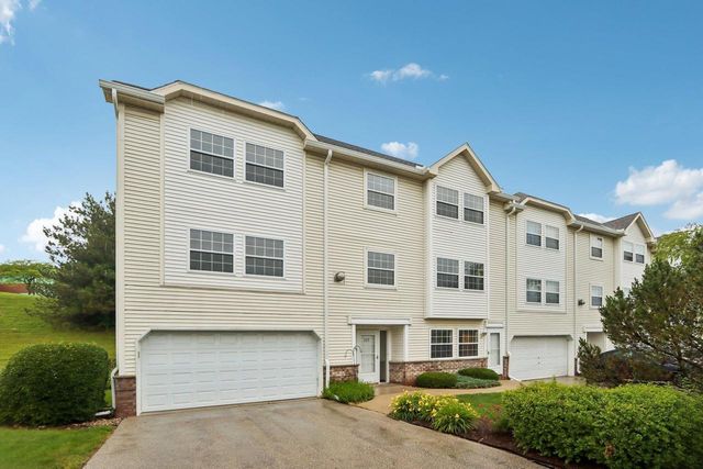 325 Kristin COURT W, Brookfield, WI 53045