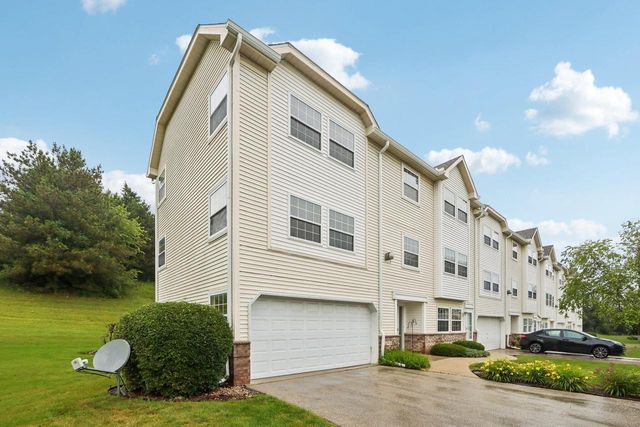325 Kristin COURT W, Brookfield, WI 53045