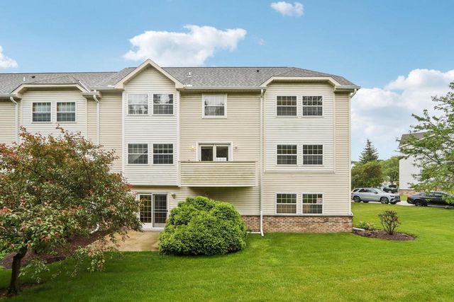 325 Kristin COURT W, Brookfield, WI 53045