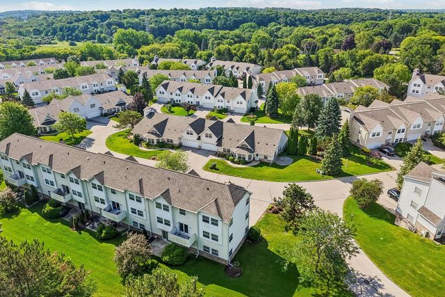325 Kristin COURT W, Brookfield, WI 53045