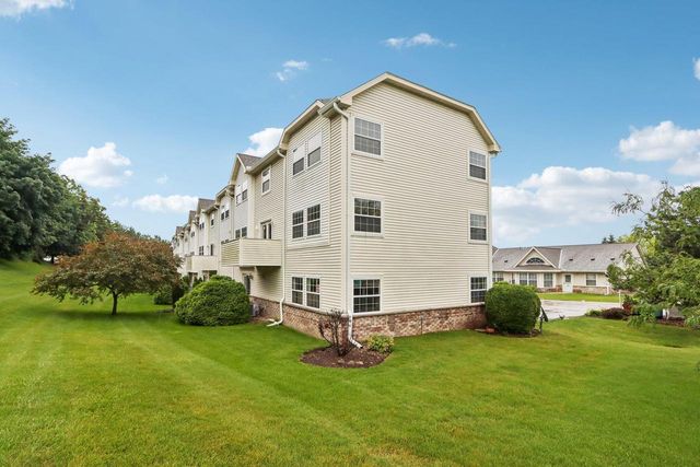 325 Kristin COURT W, Brookfield, WI 53045