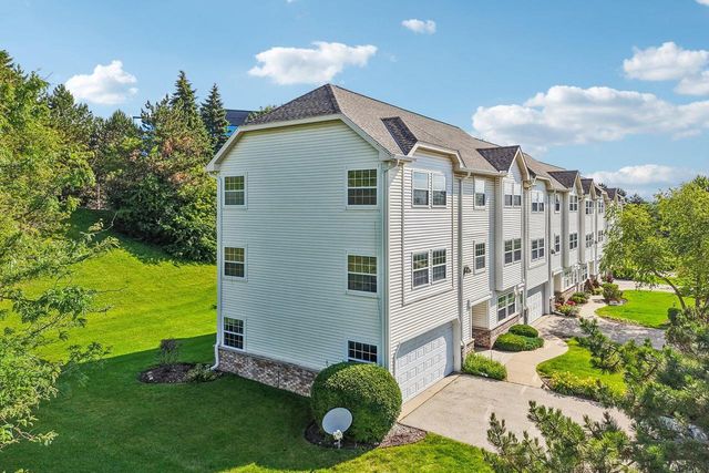 325 Kristin COURT W, Brookfield, WI 53045