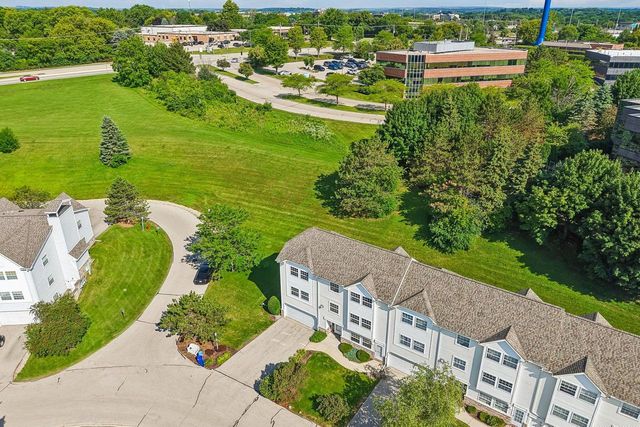 325 Kristin COURT W, Brookfield, WI 53045