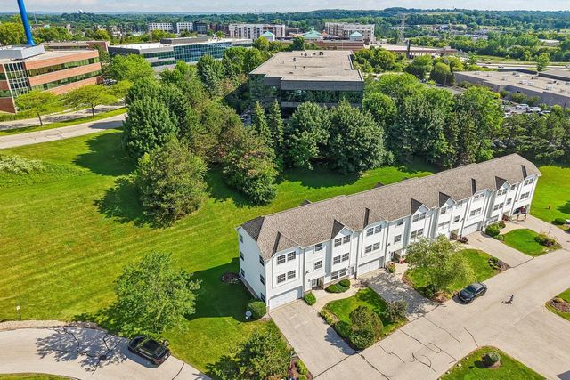 325 Kristin COURT W, Brookfield, WI 53045