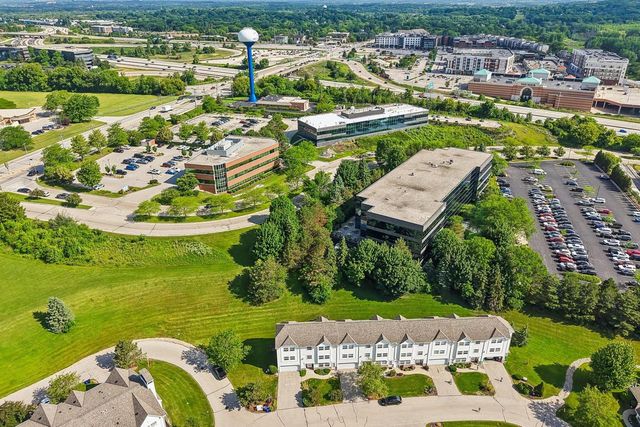 325 Kristin COURT W, Brookfield, WI 53045
