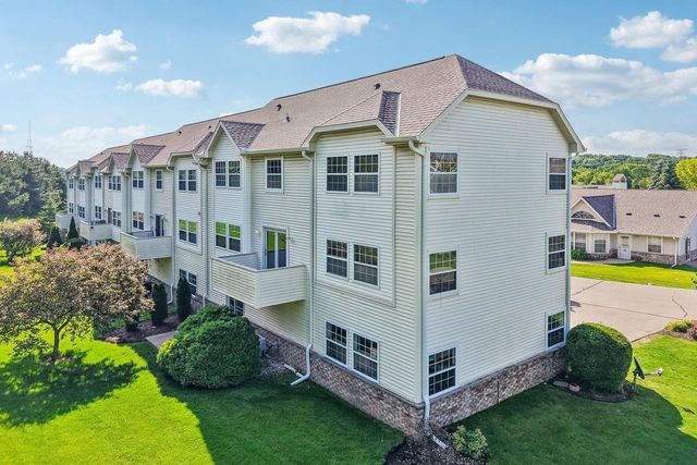 325 Kristin COURT W, Brookfield, WI 53045
