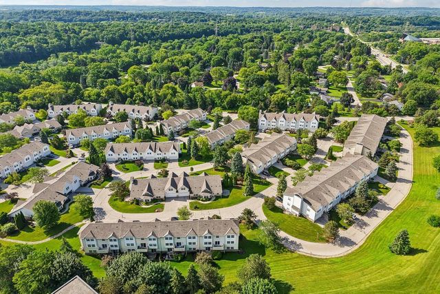 325 Kristin COURT W, Brookfield, WI 53045