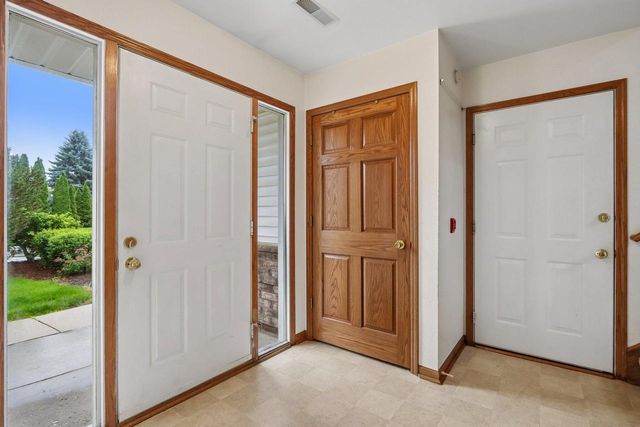 325 Kristin COURT W, Brookfield, WI 53045