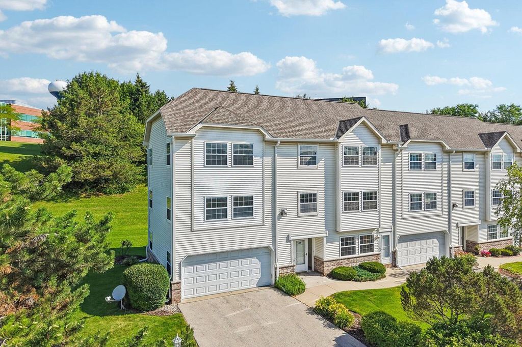 325 Kristin COURT W, Brookfield, WI 53045