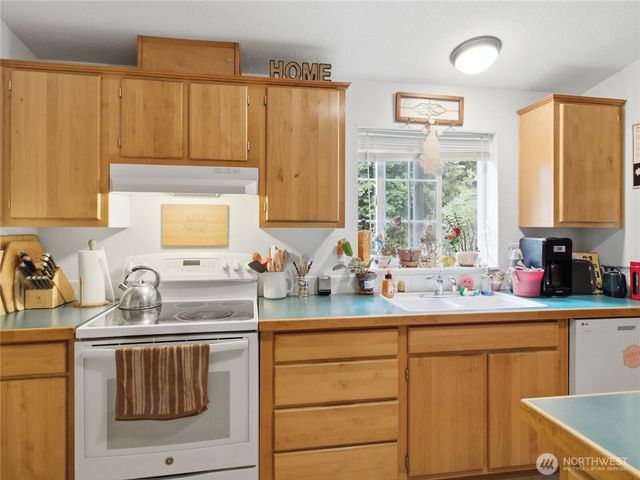 16615 36th Street Ct E, Lake Tapps, WA 98391