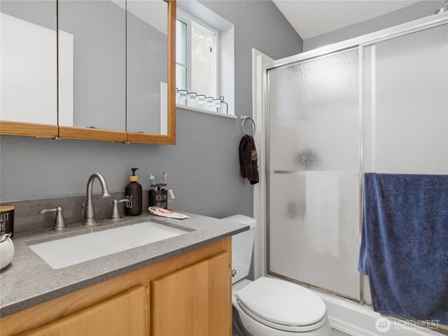 16615 36th Street Ct E, Lake Tapps, WA 98391