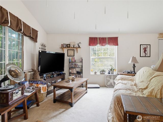 16615 36th Street Ct E, Lake Tapps, WA 98391
