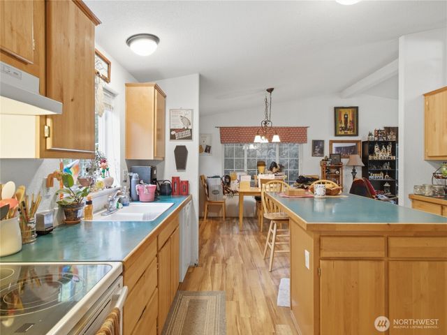 16615 36th Street Ct E, Lake Tapps, WA 98391