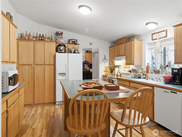 16615 36th Street Ct E, Lake Tapps, WA 98391