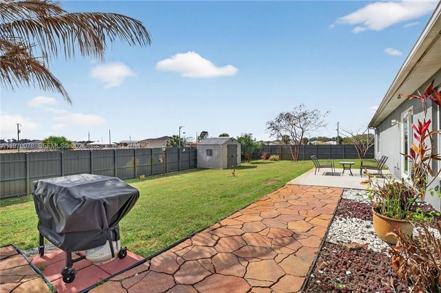 1220 Moore Run, La Belle, FL 33935