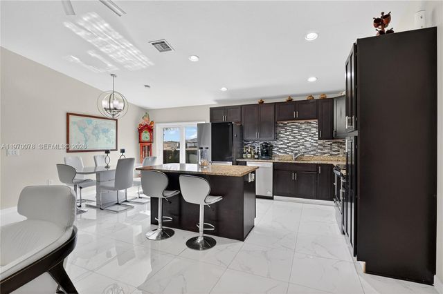 1220 Moore Run, La Belle, FL 33935