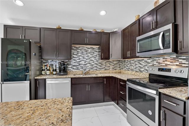 1220 Moore Run, La Belle, FL 33935