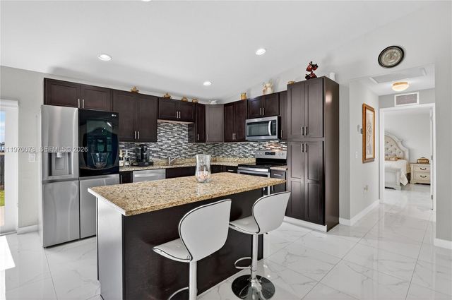 1220 Moore Run, La Belle, FL 33935