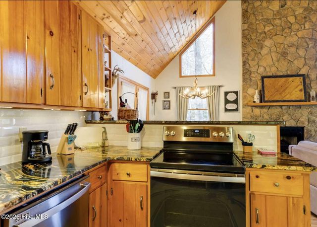 725 Country Lane, Murphy, NC 28906