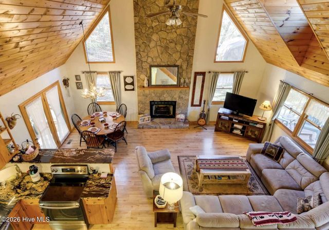 725 Country Lane, Murphy, NC 28906