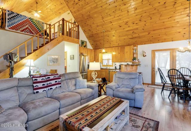 725 Country Lane, Murphy, NC 28906