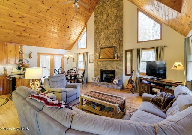 725 Country Lane, Murphy, NC 28906