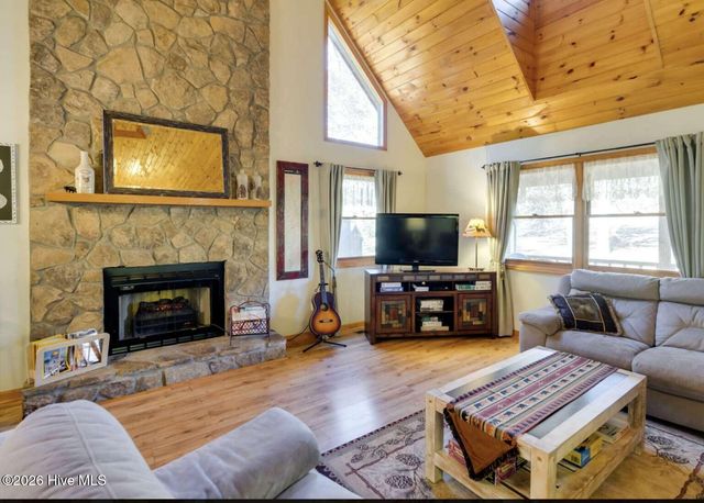 725 Country Lane, Murphy, NC 28906