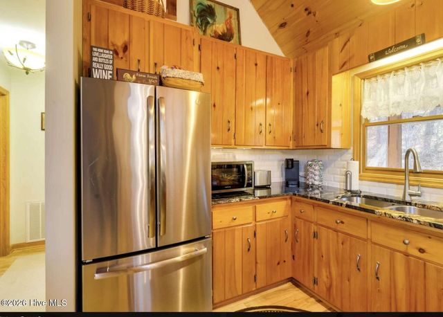 725 Country Lane, Murphy, NC 28906