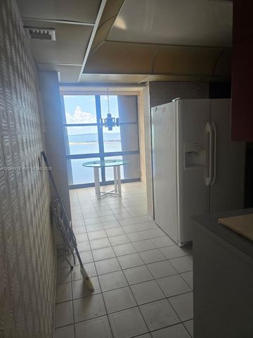1901 Brickell Ave B1614, Miami, FL 33129