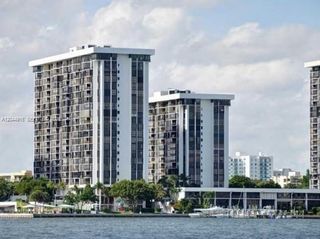 1901 Brickell Ave B1614, Miami, FL 33129