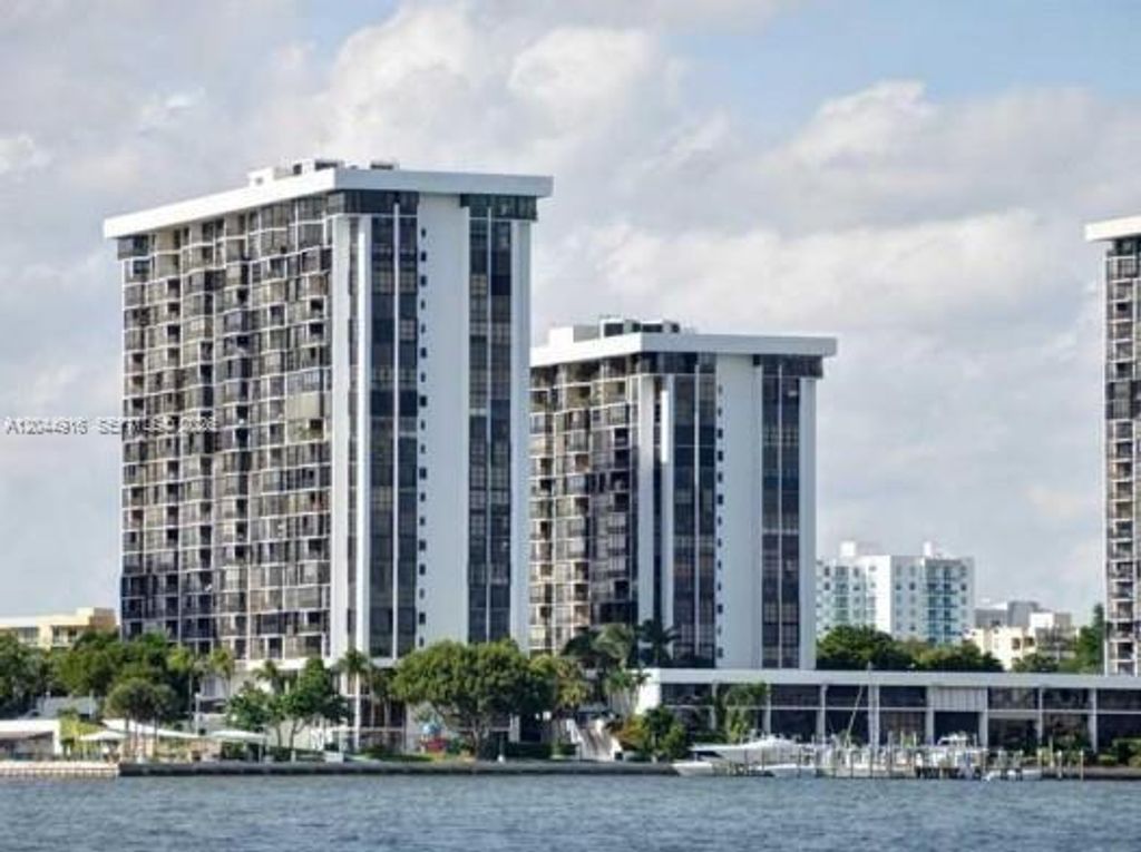 1901 Brickell Ave B1614, Miami, FL 33129