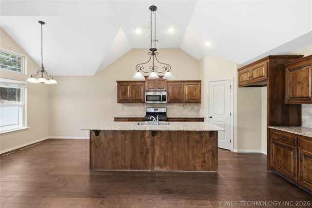 1004 E 135th Place, Glenpool, OK 74033