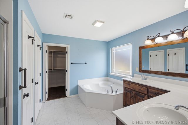 1004 E 135th Place, Glenpool, OK 74033